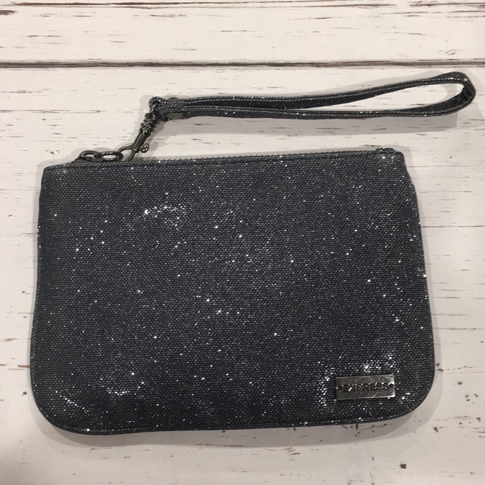 Express | Wristlet